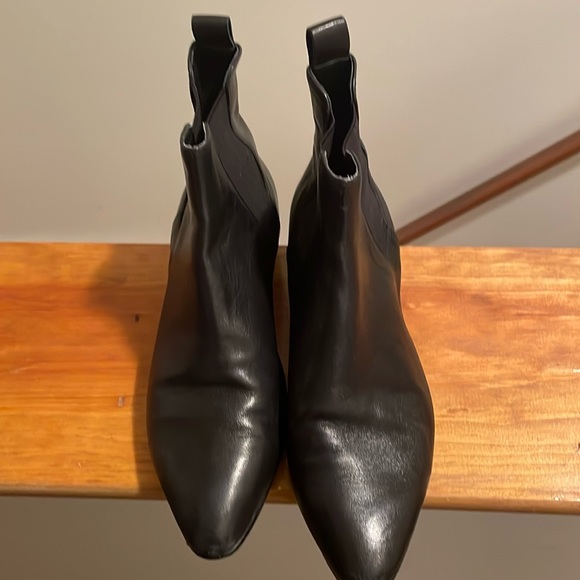 VGUC booties - Picture 1 of 2